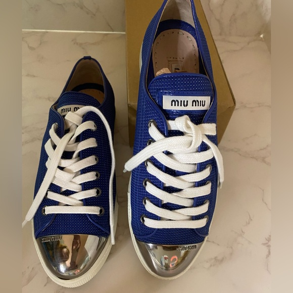 Miu Miu blue canvas metal cap-toe sneakers. - Picture 4 of 5
